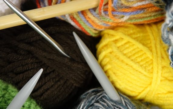Knitting therapy: l’arte di lavorare a maglia – Un filo di spazio per sè